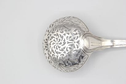 PARIS 1782-1789.
Cuillère à sucre en argent...