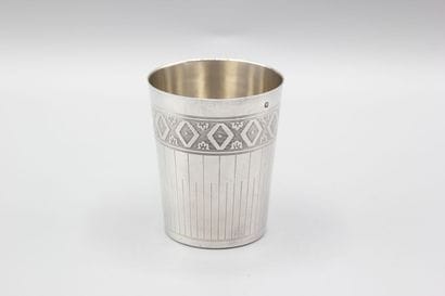 Silver tumbler with grooved decoration with...