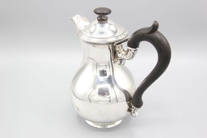 Silver pot of piriform shape, plain model.
Handle...