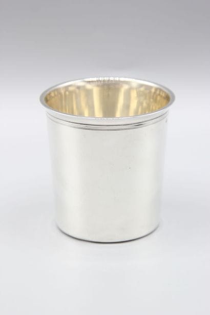 Timbale en argent d'époque vers 1840, à fond...