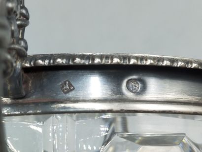 Drageoir silver mounting, crystal body.
Pose...