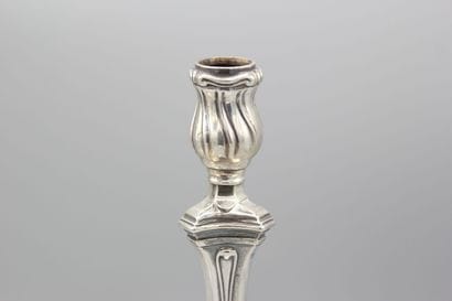 BORDEAUX 1763-64.
Paire de flambeaux bordelais...