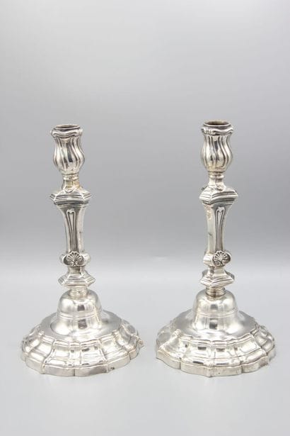 BORDEAUX 1763-64.
Paire de flambeaux bordelais...