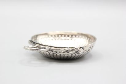PARIS 1756-62.
Taste-Vin en argent de modèle...