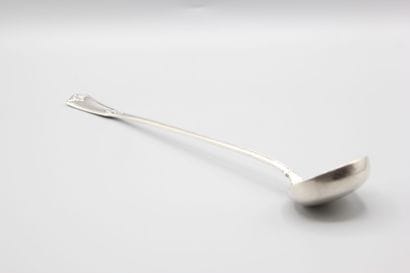Longue louche à punch/sangria en argent.
Poinçon...