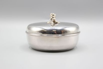 PUIFORCAT
Bonbonnière couverte en argent...