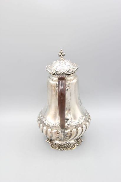 Cafetière en argent
Décor de rocailles, rinceaux,...