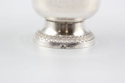 Timbale tulipe sur piédouche en argent.
Piédouche...