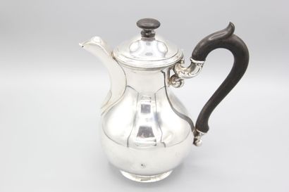 Silver pot of piriform shape, plain model.
Handle...