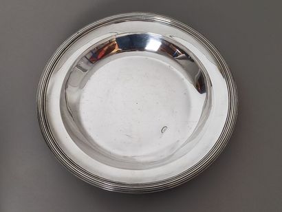 Plat en argent de forme circulaire et creux...