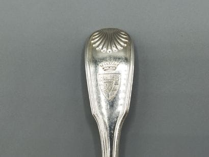 Silver cake service of model nets shells....