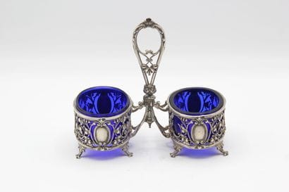 Double salt cellar in silver Louis XVI style.
Openwork...
