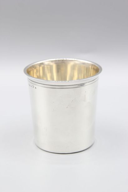 Timbale en argent d'époque vers 1840, à fond...