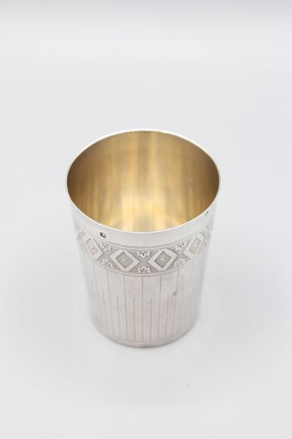 Silver tumbler with grooved decoration with...