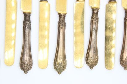 Set of 12 dessert knives.
Blades in gilded...