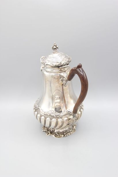 Cafetière en argent
Décor de rocailles, rinceaux,...
