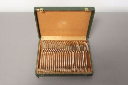 Jolie ménagère à entremet /dessert en argent...