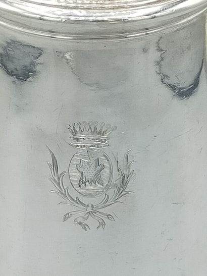 PARIS 1763
Rare verseuse en argent de forme...