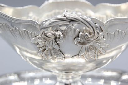 Sauceboat and its adherent tray, silver set...