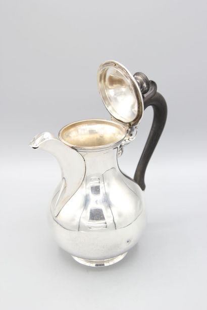 Silver pot of piriform shape, plain model.
Handle...