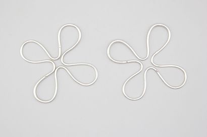 Pair of trivets. Silver bottle of form quarte-feuilles....