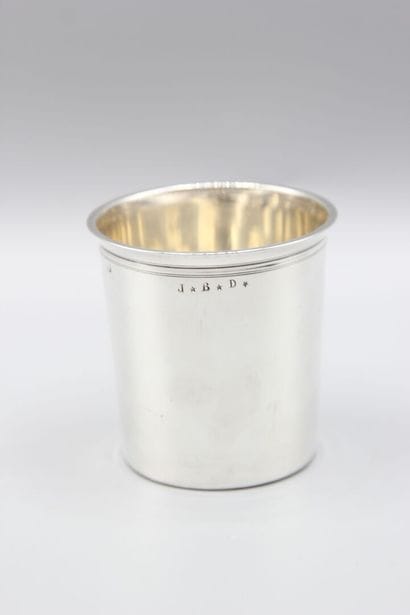 Timbale en argent d'époque vers 1840, à fond...