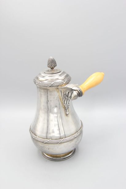 Chocolate pot in silver.
Decorated with crossed...