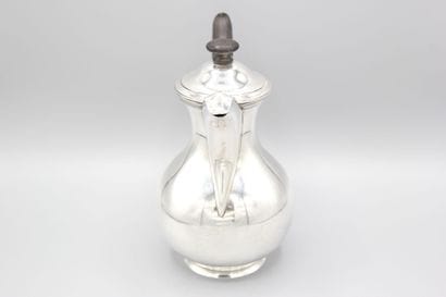 Silver pot of piriform shape, plain model.
Handle...