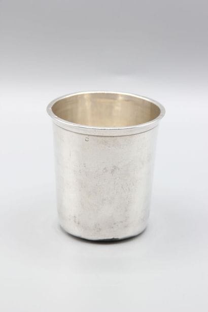 Timbale droite en argent.
Monogrammée 