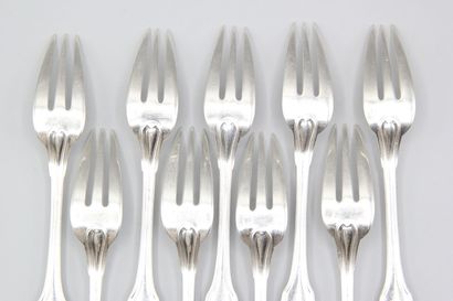 Silver cake service of model nets shells....