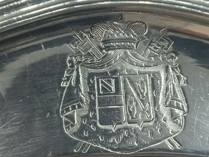 BESANÇON 1745 
Plat rond en argent de modèle...