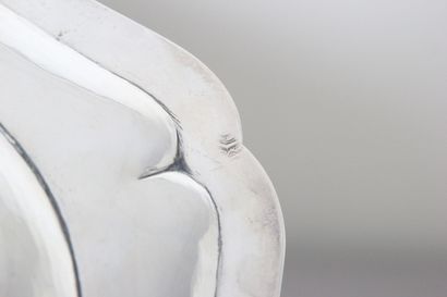 Plat ovale en argent de forme oblongue
Modèle...