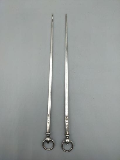Paire de grands hâtelets / brochettes en...
