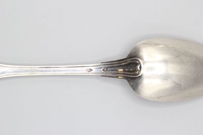 6 silver dessert spoons, filets-contour model.
Spoons...