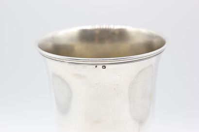 Cup on foot in silver.
On the body is inscribed...