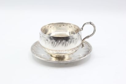 Tasse et soucoupe en argent de St. Louis...