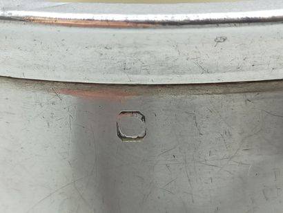 Timbale droite en argent.
Monogrammée 