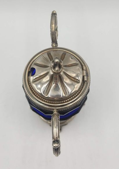 Covered sugar bowl in silver and blue glass....