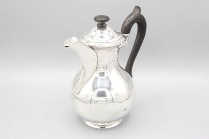 Silver pot of piriform shape, plain model.
Handle...