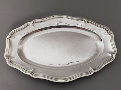 Plat ovale en argent de forme oblongue
Modèle...