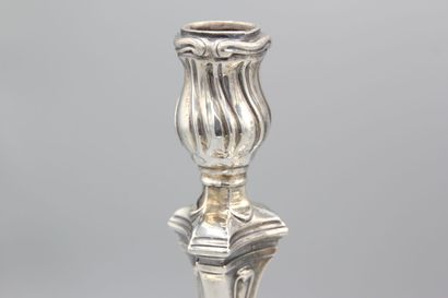 BORDEAUX 1763-64.
Paire de flambeaux bordelais...