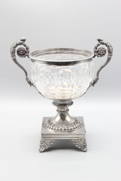 Drageoir silver mounting, crystal body.
Pose...