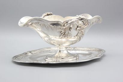 Sauceboat and its adherent tray, silver set...