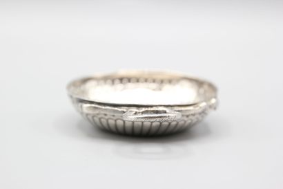 PARIS 1756-62.
Taste-Vin en argent de modèle...