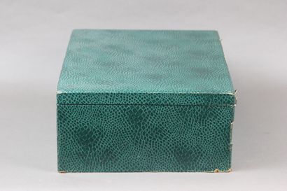 Household box with 3 large trays (a top tray...