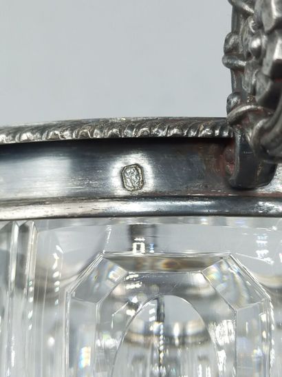 Drageoir silver mounting, crystal body.
Pose...