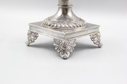 Drageoir silver mounting, crystal body.
Pose...