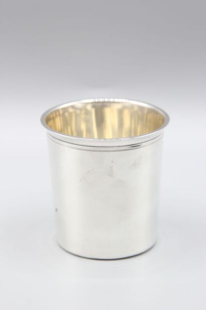 Timbale en argent d'époque vers 1840, à fond...