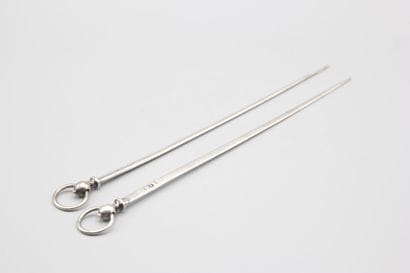 Paire de grands hâtelets / brochettes en...