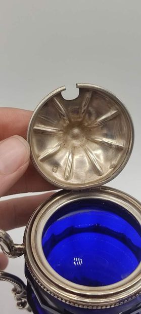 Covered sugar bowl in silver and blue glass....